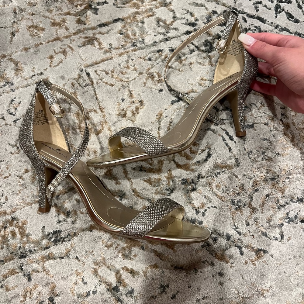 Bandolino Short sparkle heel size 8 Great condition